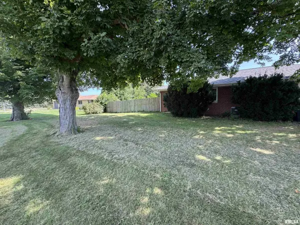 401 N KNOX ST, Elmwood, IL 61529