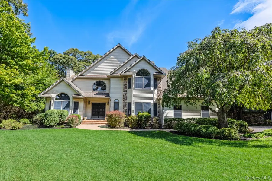 28 Apricot RD, Mount Sinai, NY 11766