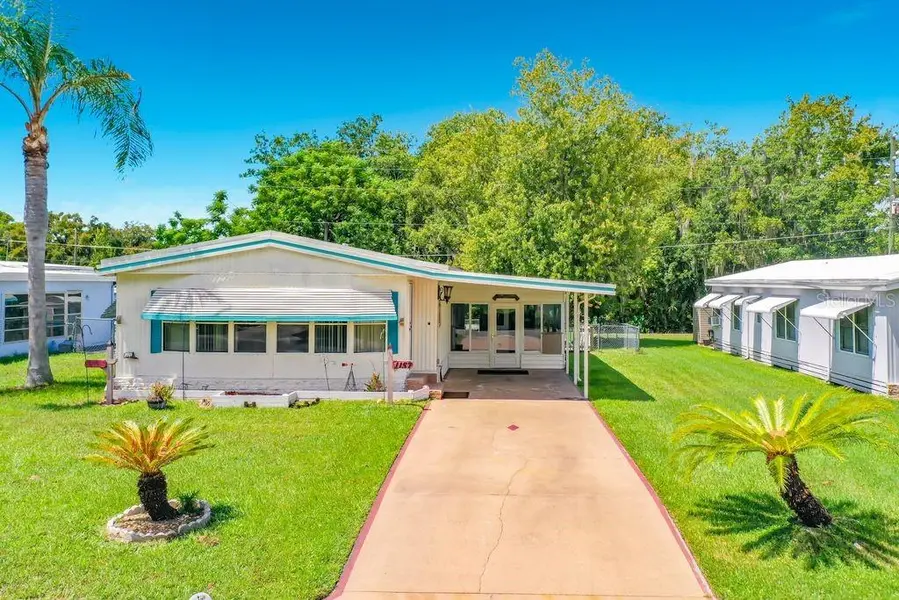 1157 CAPELLA DR, Tavares, FL 32778