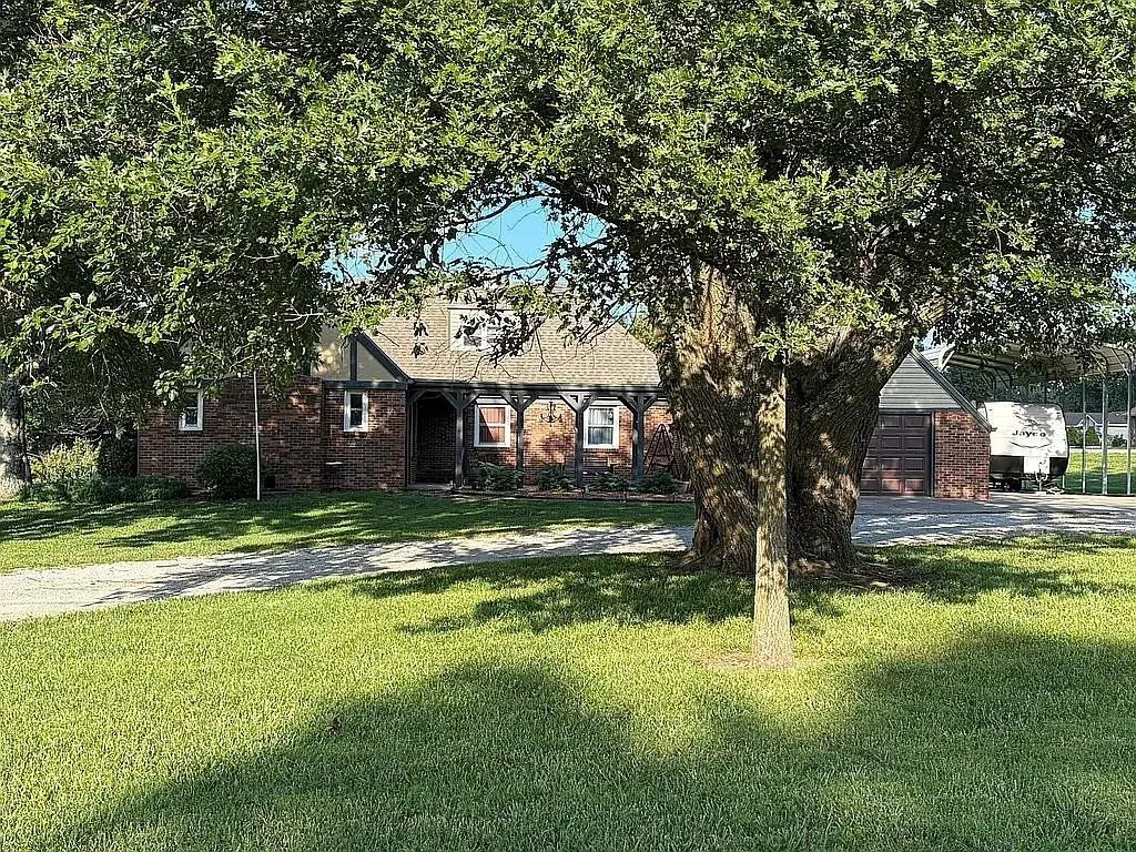 915 215th ST, Fort Scott, KS 66701