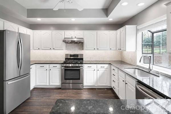 12512 Cliffcreek DR, Huntersville, NC 28078