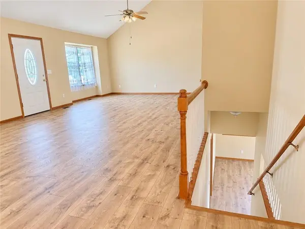 809 SW Graystone DR, Grain Valley, MO 64029