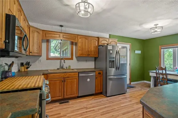 20269 McLouth RD, Tonganoxie, KS 66086