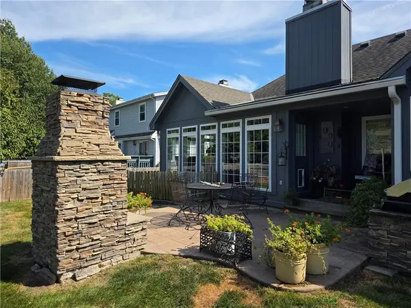 2724 SE nottingham DR, Lee's Summit, MO 64063