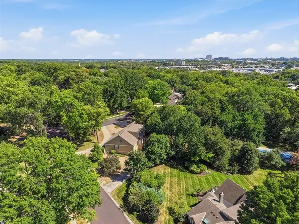 7507 W 101 TER, Overland Park, KS 66212