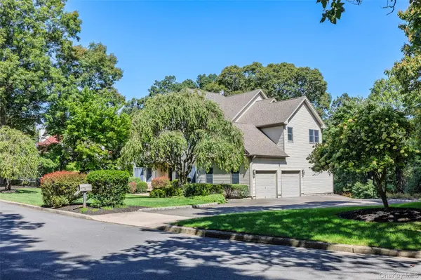 28 Apricot RD, Mount Sinai, NY 11766