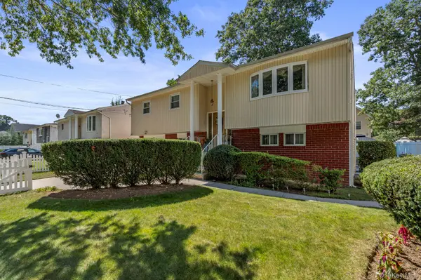 18 Brooklyn AVE, Roosevelt, NY 11575