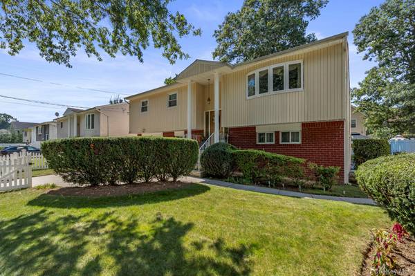 18 Brooklyn AVE, Roosevelt, NY 11575