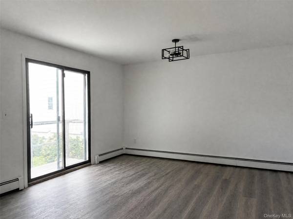 3B Park Manor CT, Glen Cove, NY 11542
