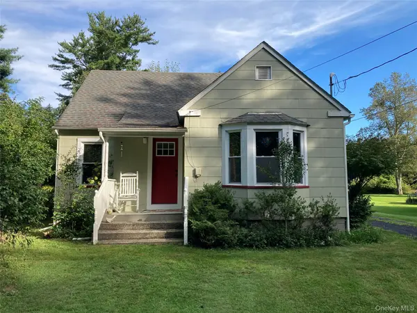 104 Canal DR, Godeffroy, NY 12729