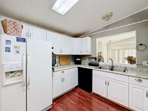 1157 CAPELLA DR, Tavares, FL 32778