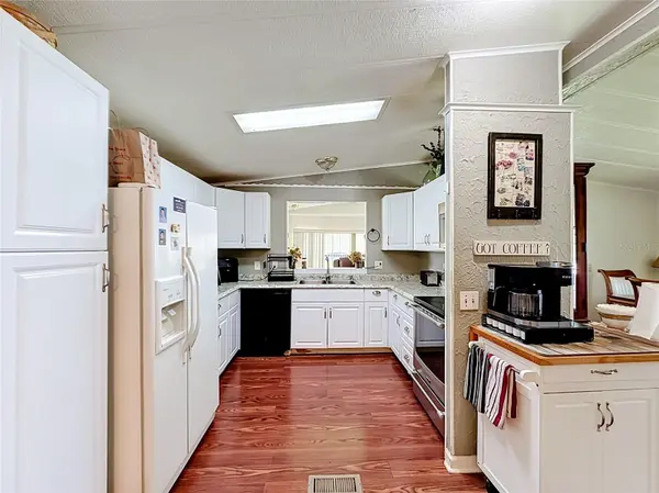 1157 CAPELLA DR, Tavares, FL 32778