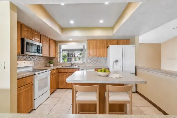 2402 WOODWAY DR, Orlando, FL 32837