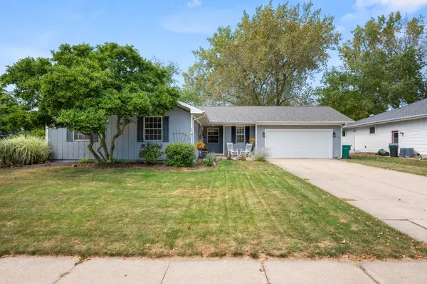 1301 Larson ST, Sycamore, IL 60178