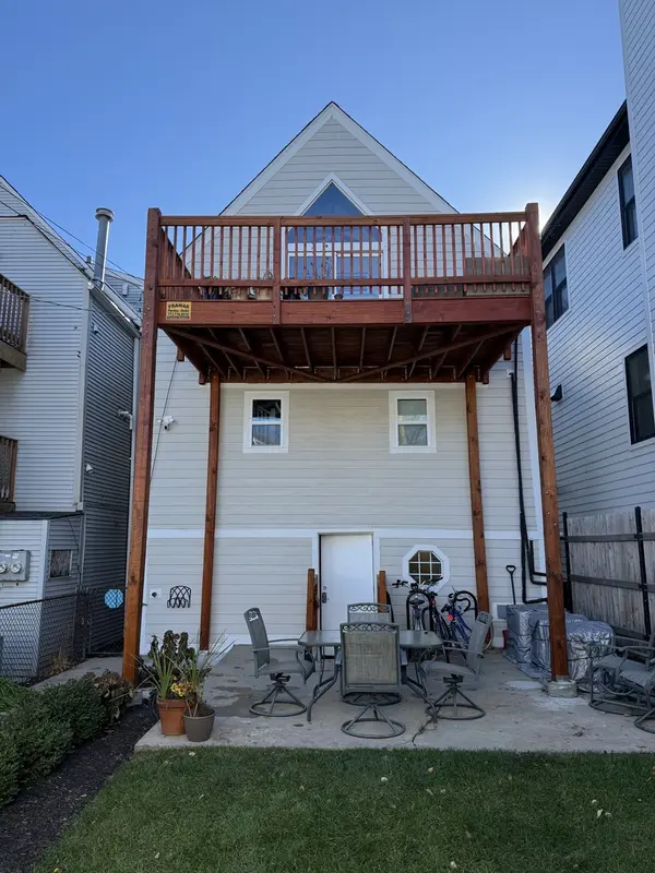1928 W Barry AVE #2, Chicago, IL 60657