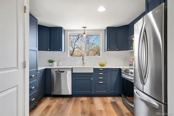9040 W Arizona DR, Lakewood, CO 80232