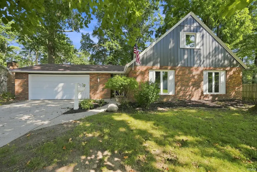 7721 Valley Meadows DR, Fort Wayne, IN 46815