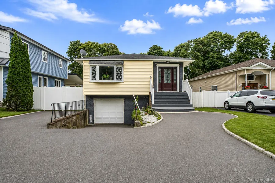68 Prospect DR, Brentwood, NY 11717