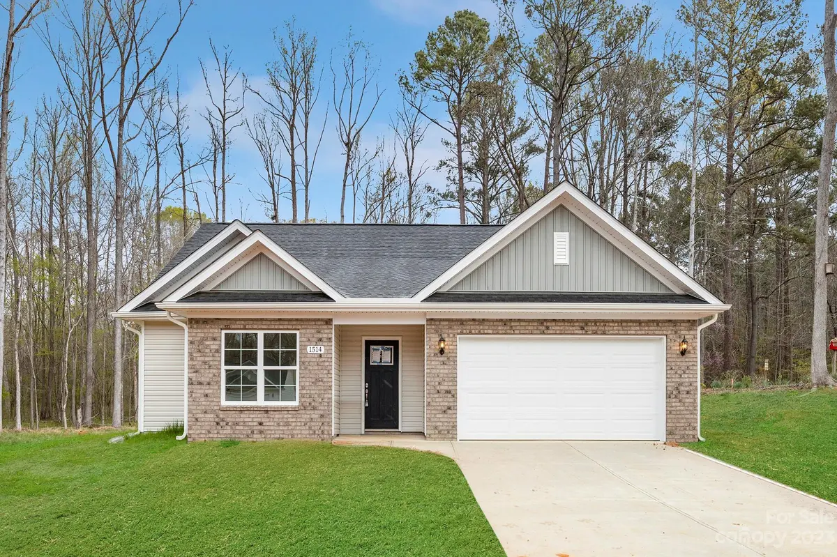 1513 Riveroaks LN, Lancaster, SC 29720