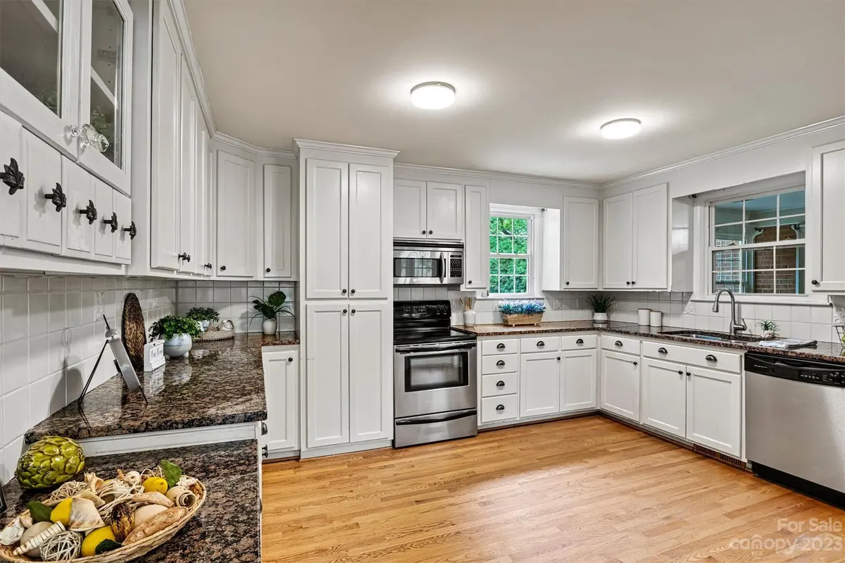 1002 S Brady AVE, Newton, NC 28658