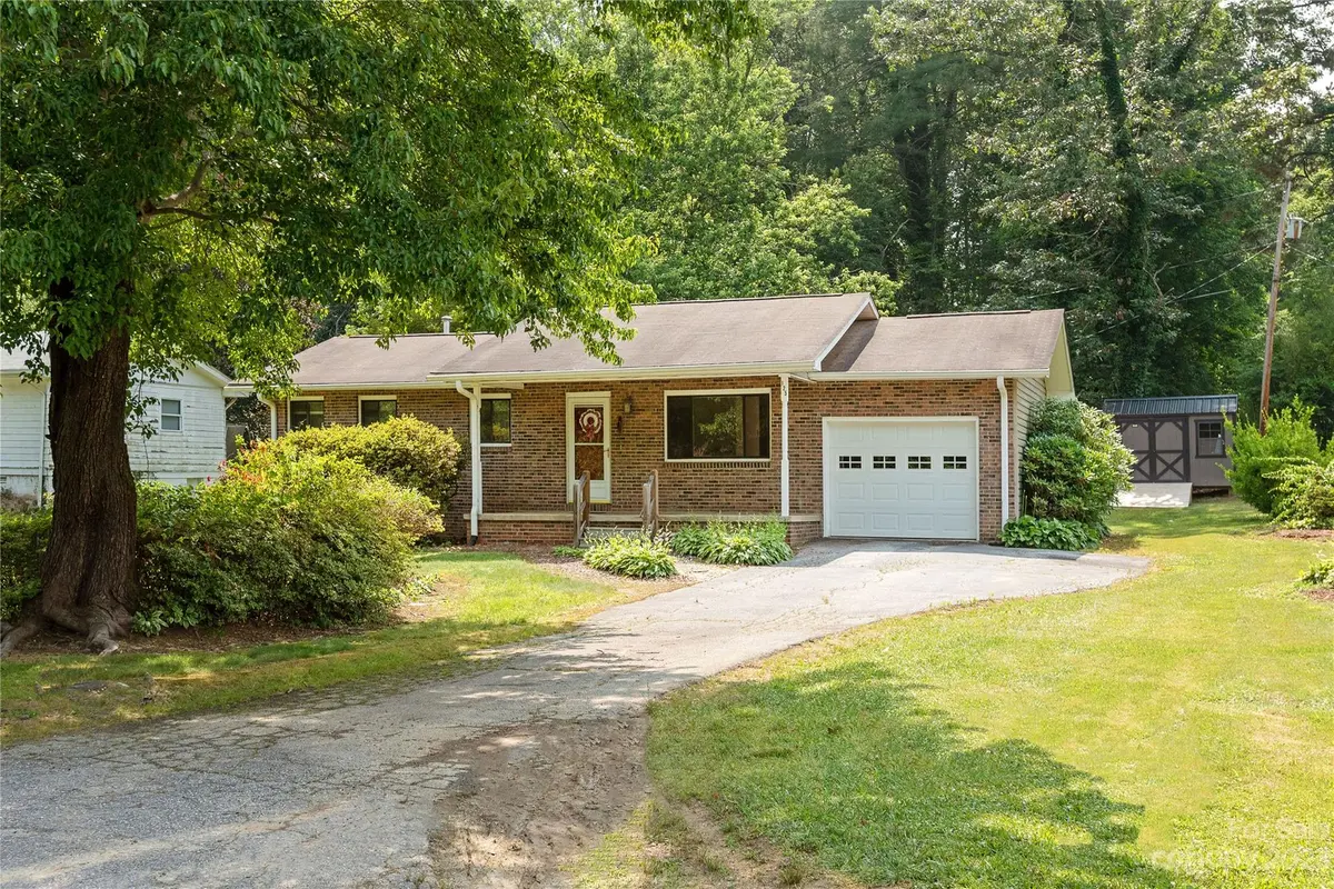 125 Upward Acres ST, East Flat Rock, NC 28726