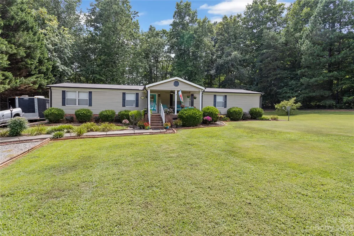 5027 Pine Springs DR, Bessemer City, NC 28016