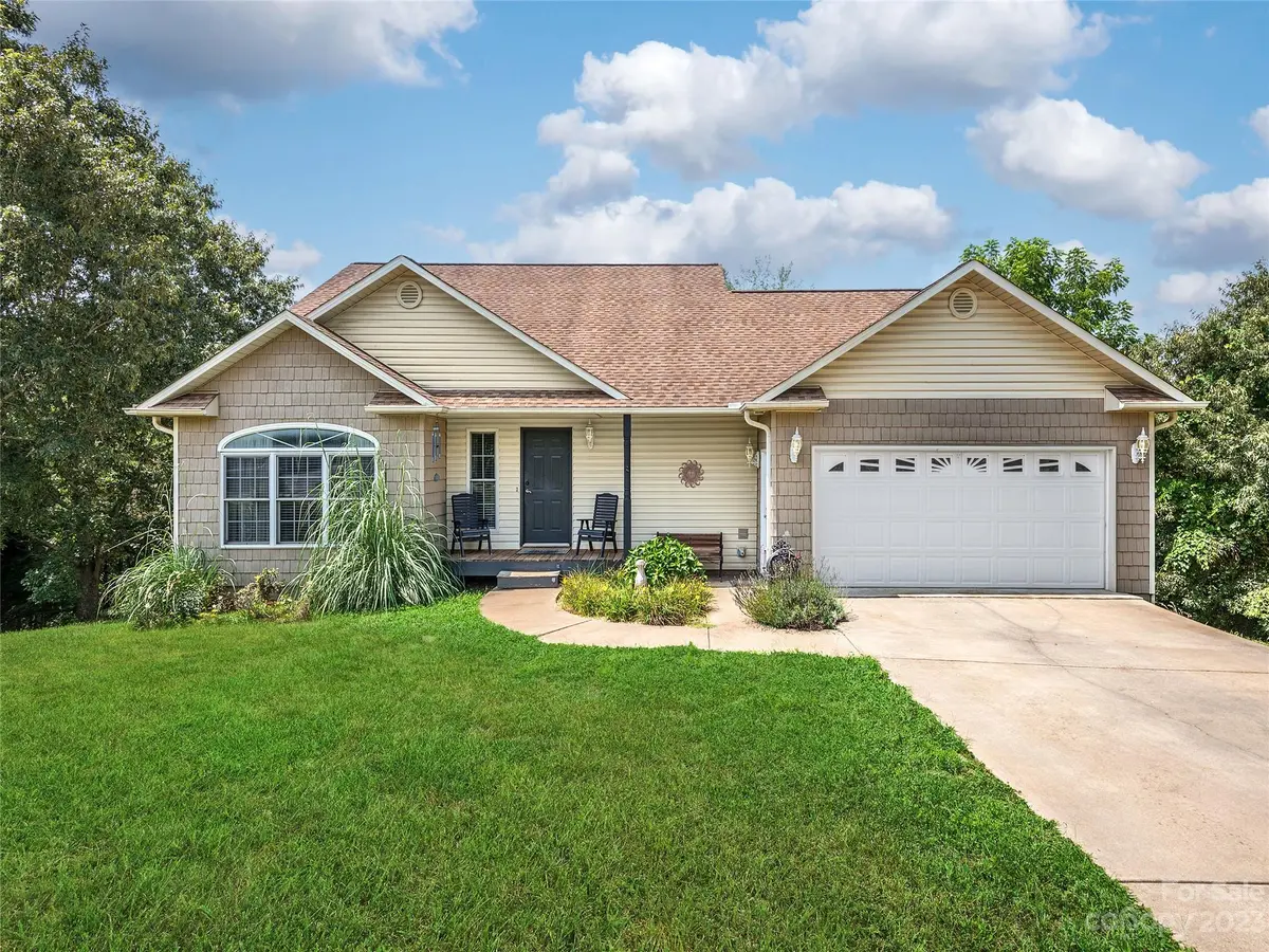 71 Double Brook DR, Weaverville, NC 28787