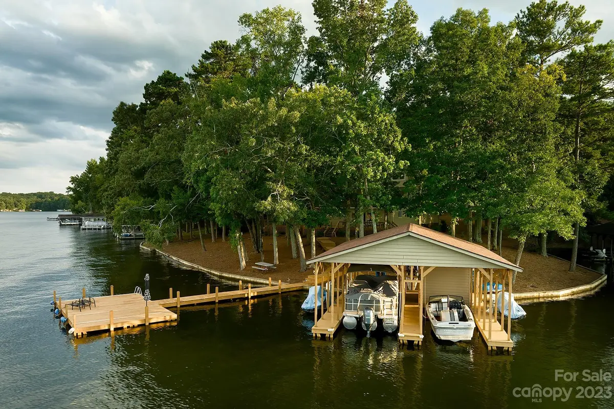 16334A Croatan CT, Norwood, NC 28128
