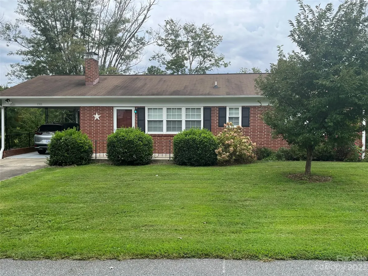 1311 Scenic PL NE, Lenoir, NC 28645