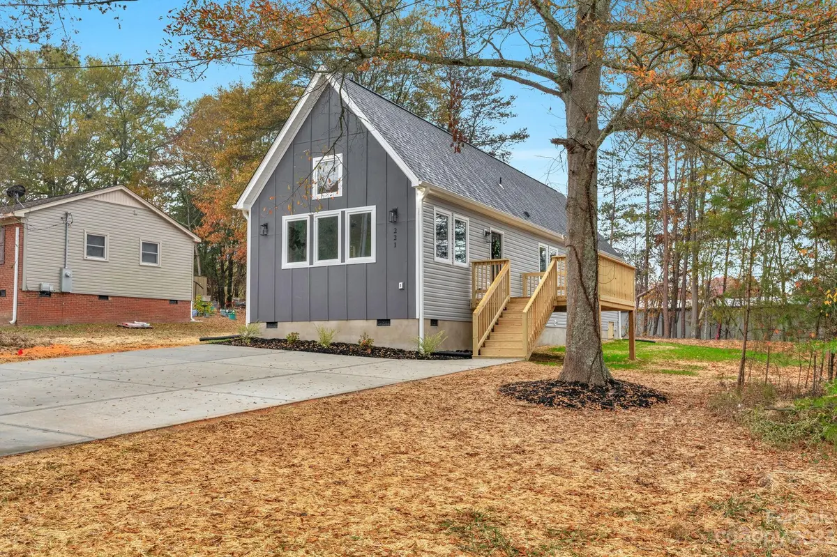 221 Newbold ST, Lincolnton, NC 28092