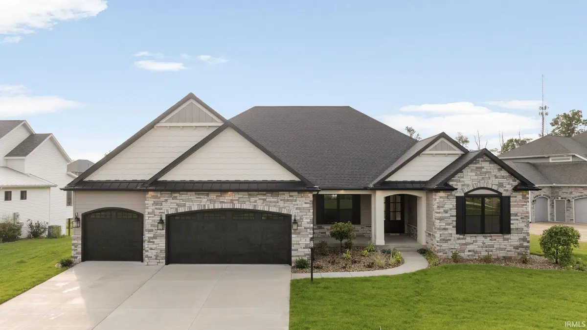 18470 Forest Glade DR, South Bend, IN 46637-6038