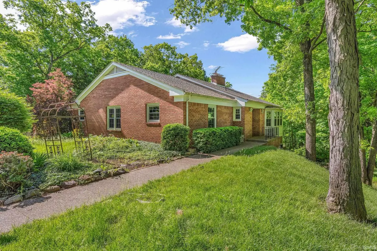 9 Elvernan DR, West Lafayette, IN 47906