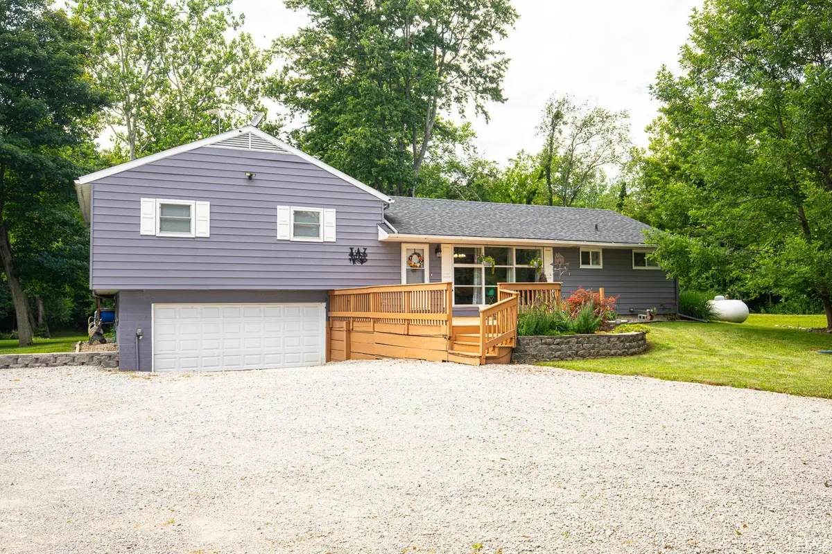 11866 N 300 E ***, Roanoke, IN 46783