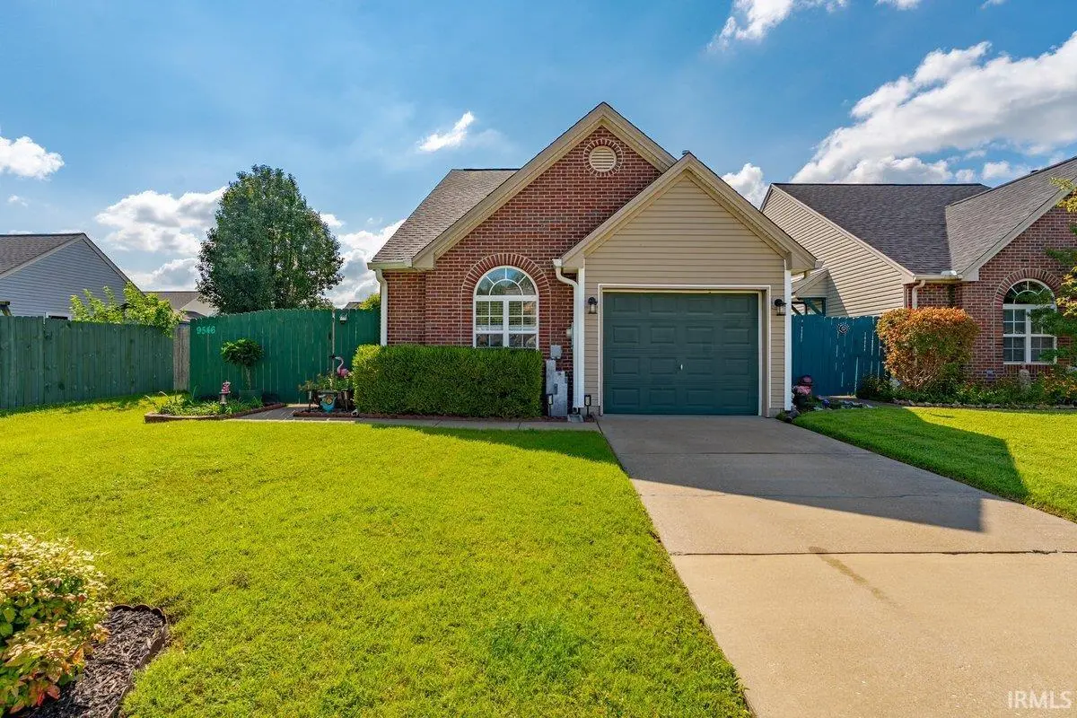 9546 Cayes DR, Evansville, IN 47725
