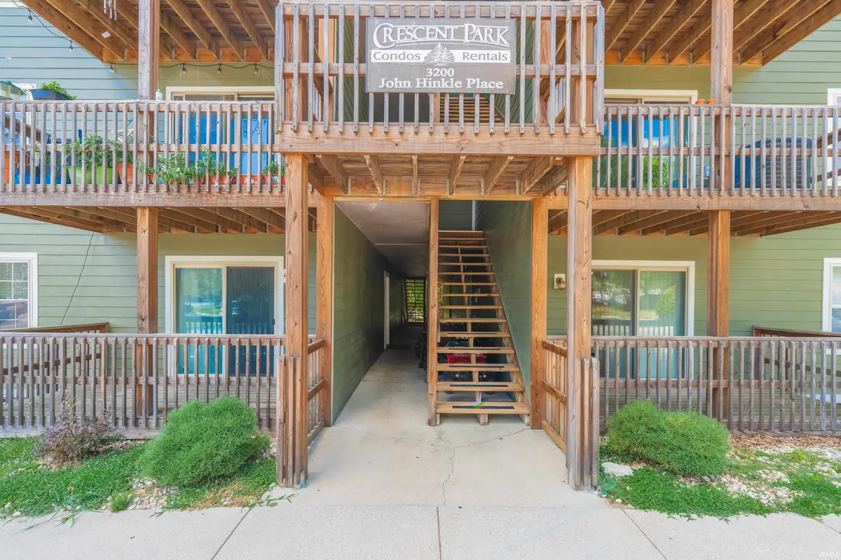 3200 E John Hinkle PL #1, Bloomington, IN 47408-2628