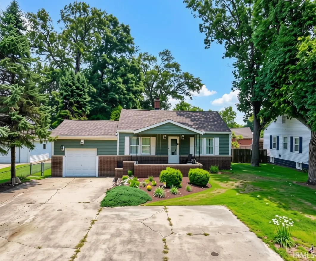 803 E Lake ST, Knox, IN 46534-1344