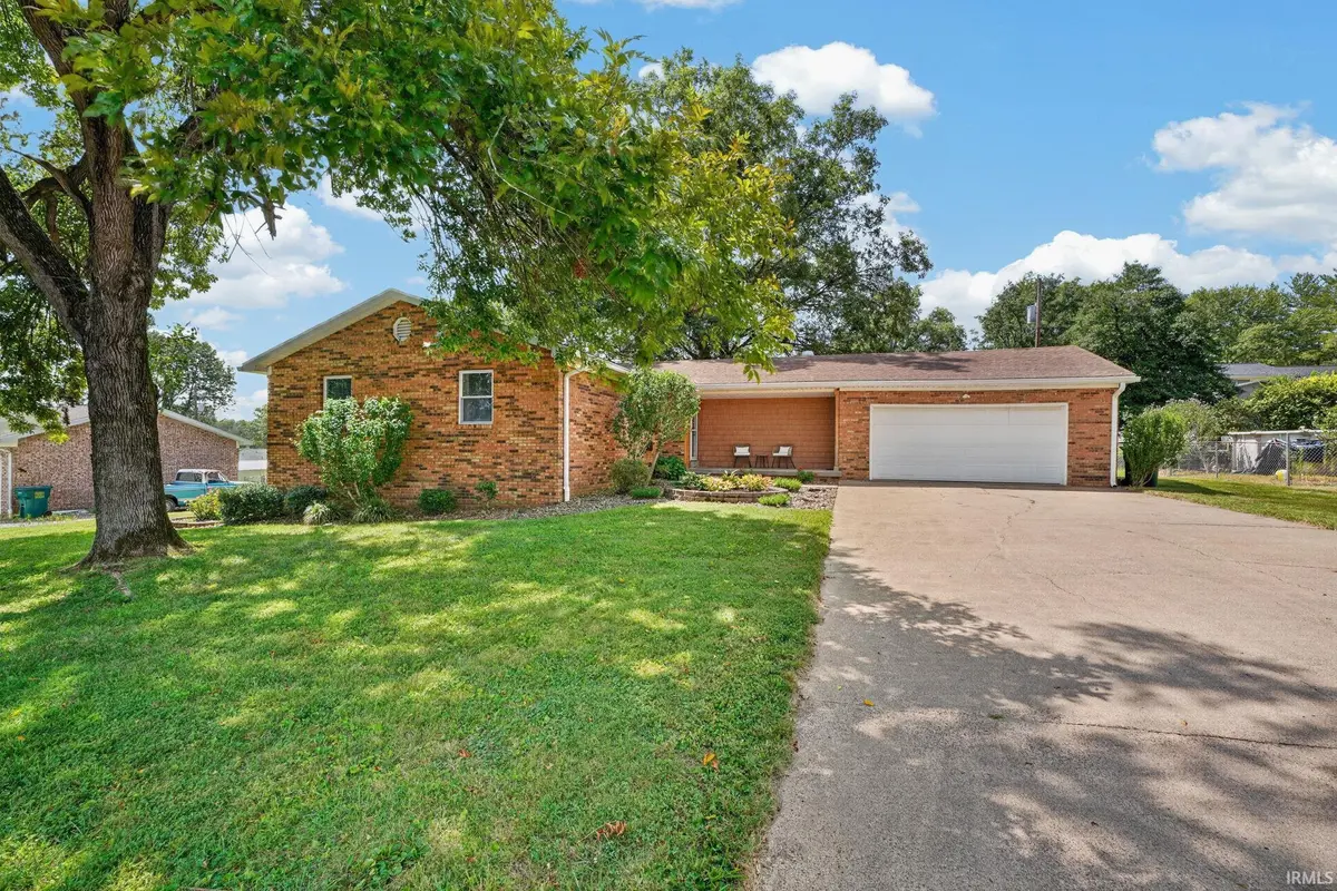 2538 Woods DR, Wadesville, IN 47638