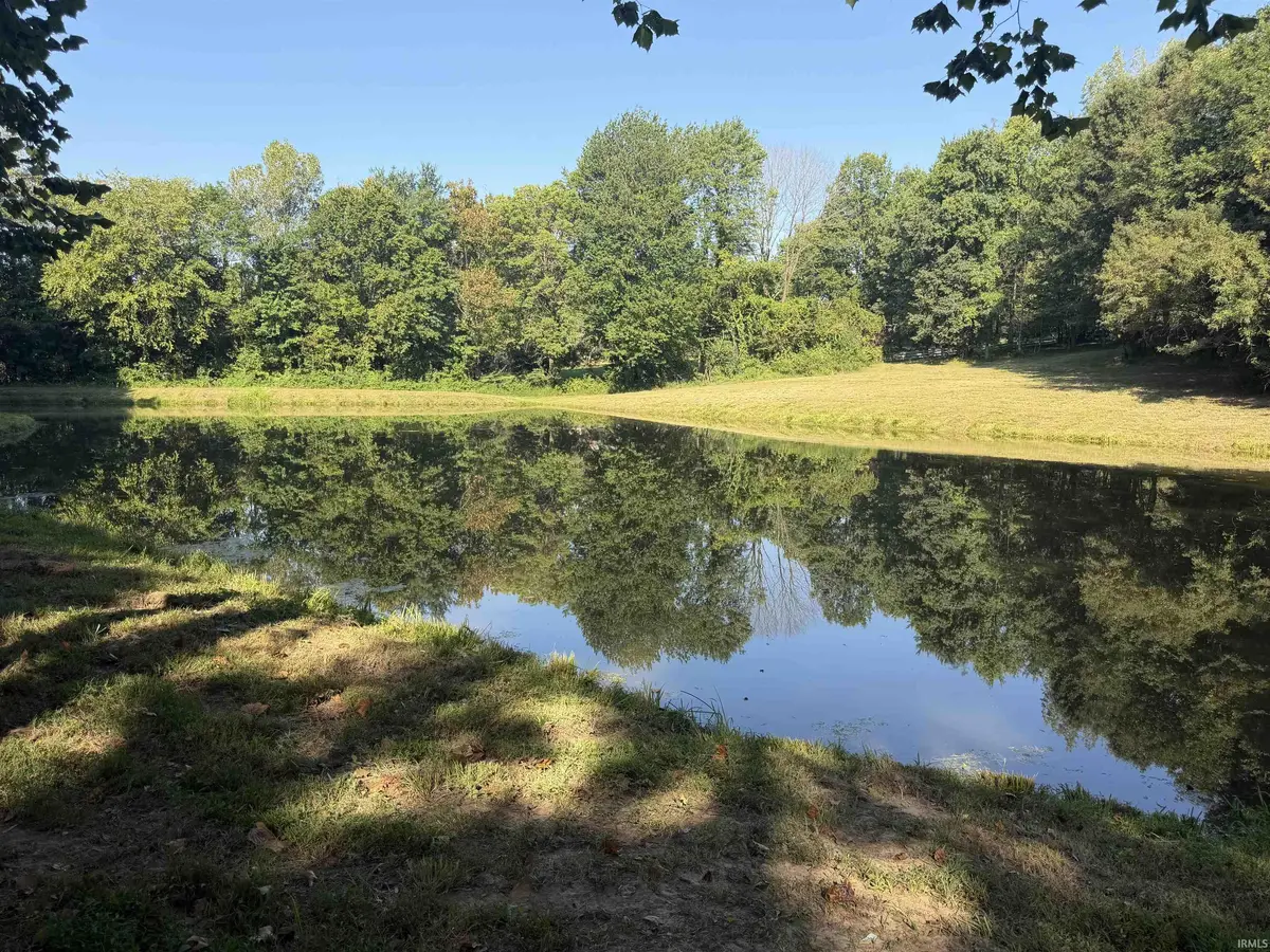 800 Wood Creek LN, Evansville, IN 47725-9515