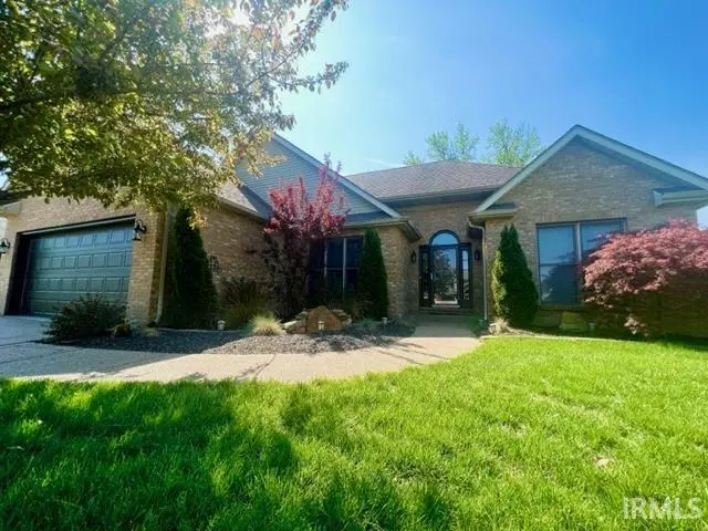 8933 Shadow Ridge DR, Newburgh, IN 47613
