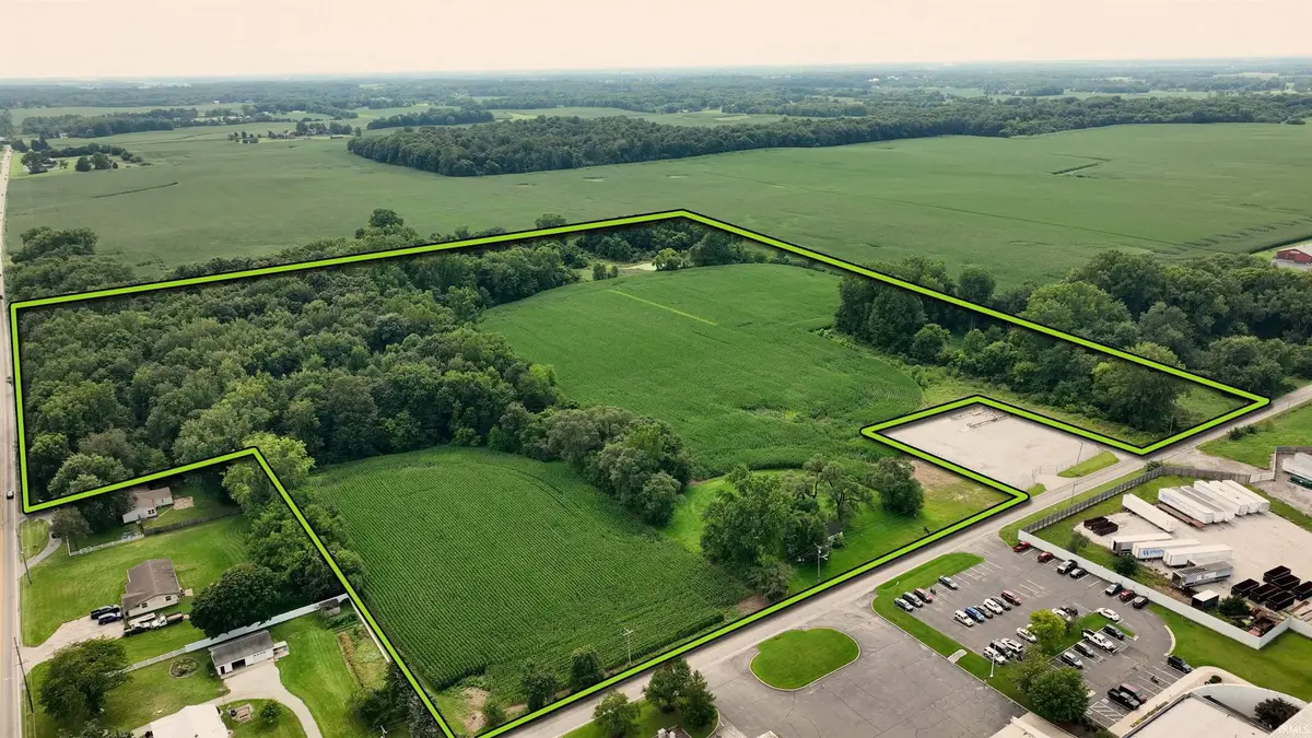 2001 W Crystal Lake RD, Warsaw, IN 46580
