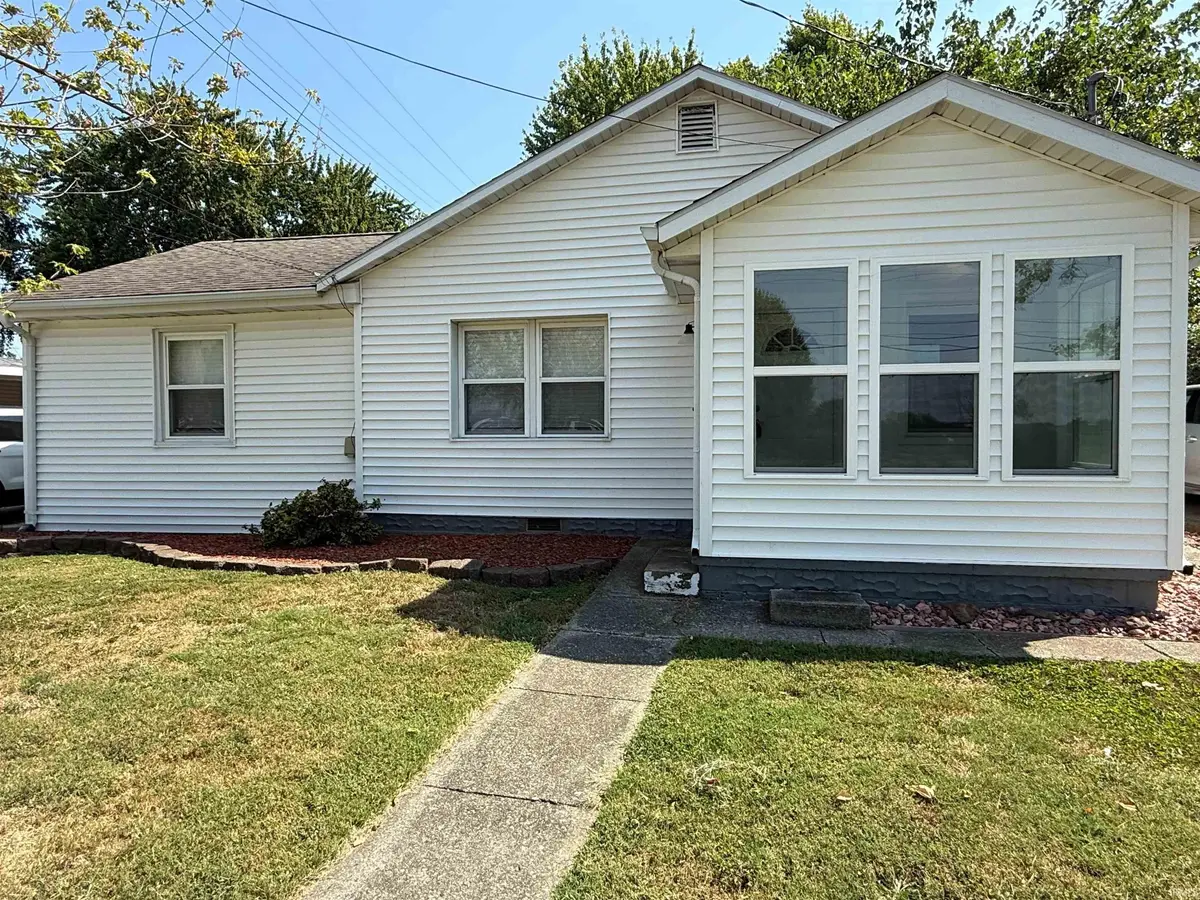 722 S West ST, Oakland City, IN 47660
