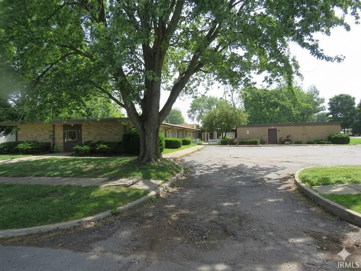 952 Walnut ST, Nappanee, IN 46550