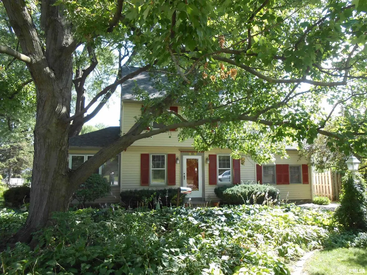 909 MISSISSIPPI BLVD, Bettendorf, IA 52722