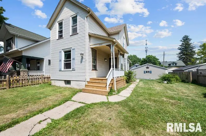 1931 N HOWELL ST, Davenport, IA 52804