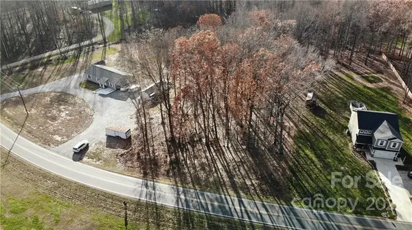 1098 Bethesda RD, Statesville, NC 28677