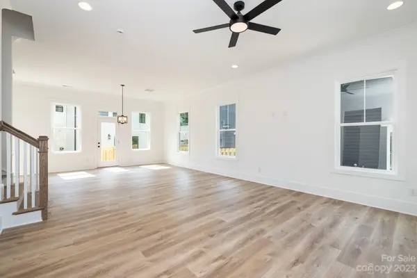 2121 West Trade ST, Charlotte, NC 28216