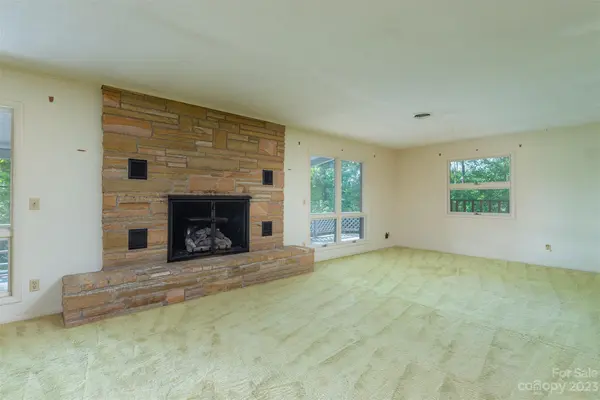 104 Azalea LN, Spruce Pine, NC 28777
