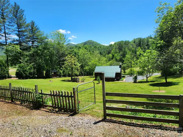 224 Echo Hill DR, Green Mountain, NC 28740
