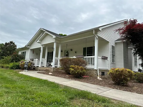 2455 Oak Valley LN, Maiden, NC 28650