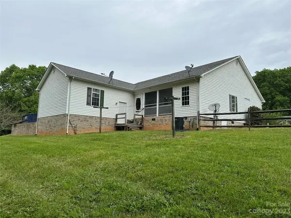 2455 Oak Valley LN, Maiden, NC 28650